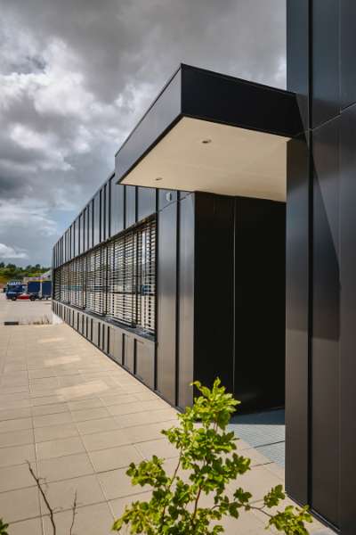 Environmentally friendly logistics building clad with façade cassettes, Hedelandsvej 28B, 2640 Hedehusene, Denmark